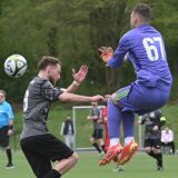 Kültürspor-Torwart Alper Baysal (r.) kann hier spektakulär klären vor dem Meckinghover Angreifer Yannis Strübing.