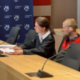 Der Angeklagte aus Lünen (rechts) neben seiner Dortmunder Verteidigerin Ina Klimpke am Tag der Urteilsverkündung, 14. April.