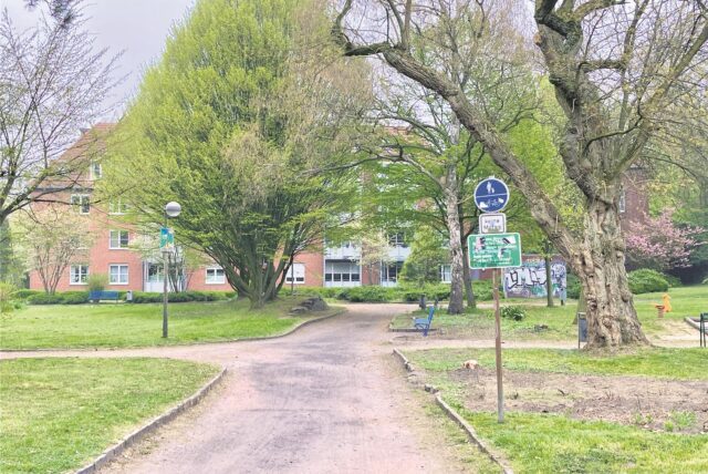 Der Eingang des Stutenteichparks von Westen.