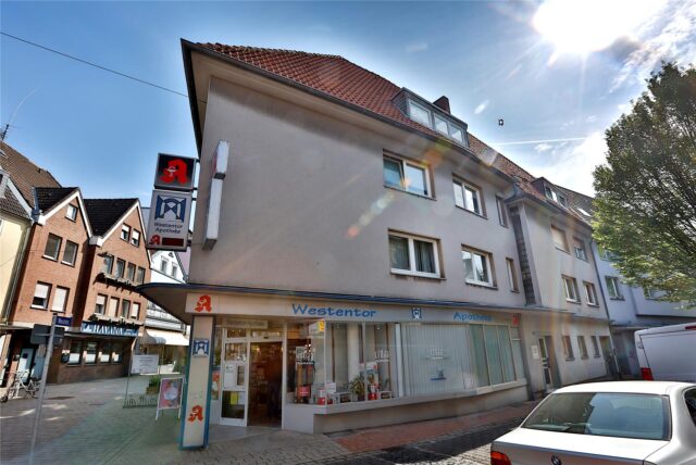 Ein großes Wohn- und Geschäftshaus am Ende der Kamener Fußgängerzone.