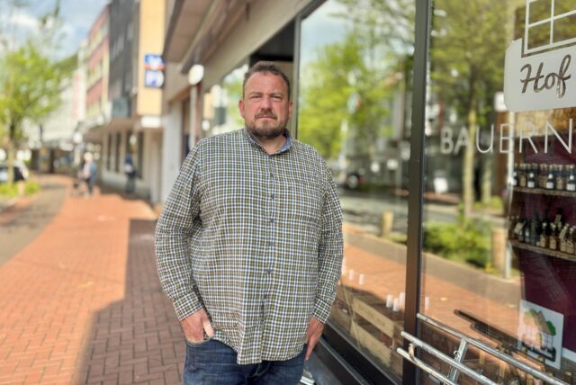 Jan Menken ist zum Bauernlädchen geeilt, um sich vor Ort selbst ein Bild zu machen.