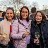 Beim Dortmunder Feierabendmarkt kommen Weinliebhaber auf ihre Kosten.