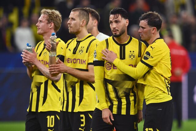 Die BVB-Spieler bedanken sich bei den Fans.