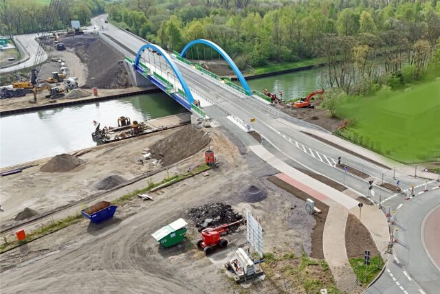 Luftaufnahme der neuen Löringhofbrücke zwischen Datteln und Waltrop.
