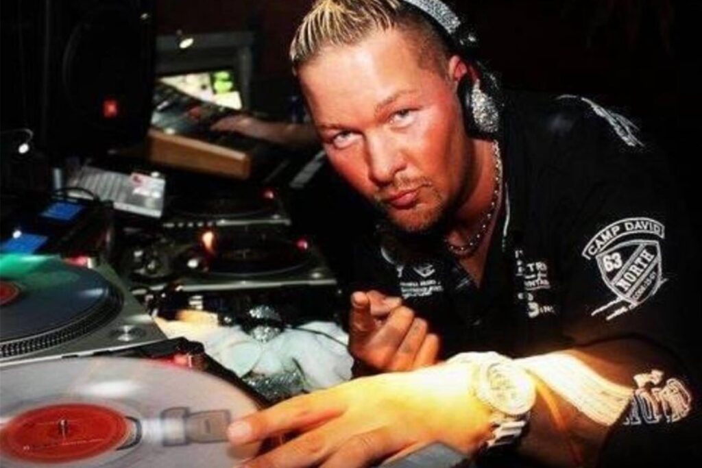 DJ Cosmic DJ Cosmic