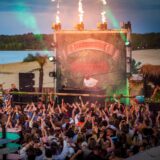 Party Veranstaltung am See im Sand
