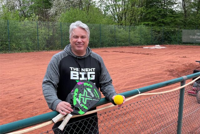 Andreas Kopkau auf einem der Tennisplätze der Tennisfreunde Herten e.V.
