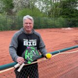 Andreas Kopkau auf einem der Tennisplätze der Tennisfreunde Herten e.V.