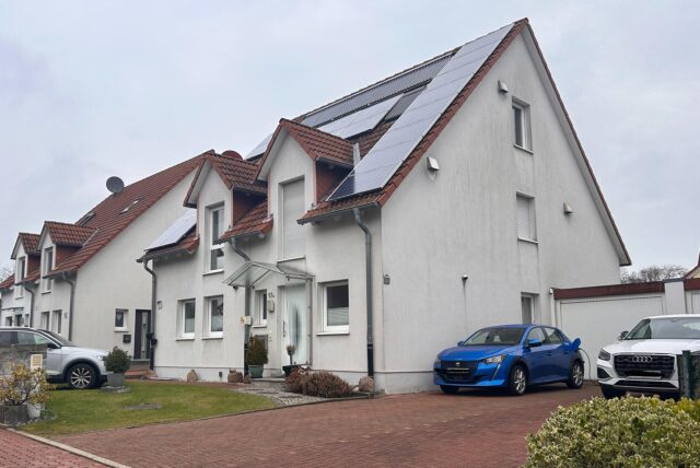 Die rechte Einfamiliendoppelhaushälfte am Messenkamp 17a in Castrop-Rauxel wird zwangsversteigert.