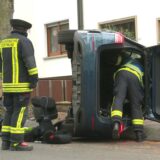 Einsatzkräfte der Feuerwehr Dortmund bei einem Verkehrsunfall am 17. Mai