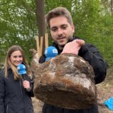 Foto mit Kessel in der Hand
