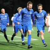 Die Spieler des SV Hochlar 28 bejubeln das Goldene Tor von Jan Matena.
