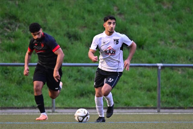 Schütze für Lenkerbeck: Deniz Bilgec (r.) hat mit seinem Treffer das C-Liga-Derby entschieden.