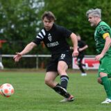 Vorteil SC Marl-Hamm: In dieser Szene ist Erik Wäsche (l.) vor Hertens Kapitän Tarik Benchamma am Ball.
