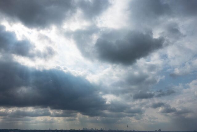 Dunkle Wolken am Himmel