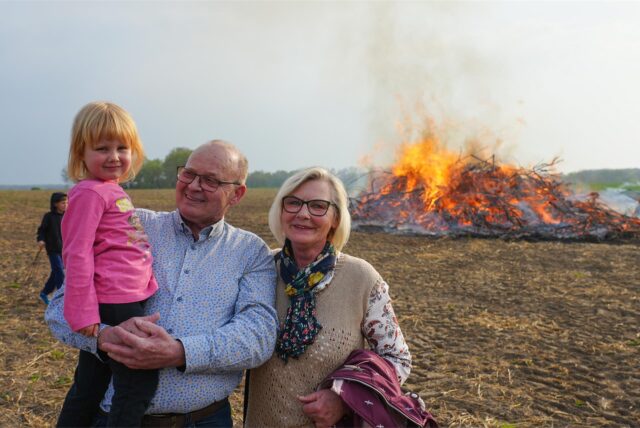 Impressionen vom Osterfeuer des Feuerwehrverein Ahsen 2025.