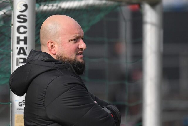 Der RWT-Herne legt für die kommende Saison 2025/26 massiv zu. Dennoch spricht Trainer Engin Canikli von keinem Aufstiegsdruck für die folgende Spielzeit.