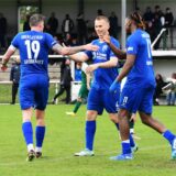 Kevin Großkreutz (l.) jubelt mit Florian Gerding und Hattrick-Schütze Brightney Igbinadolor (r.).