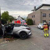 Ein Auto krachte am Montag in das Volksbank-Gebäude in Wulfen.