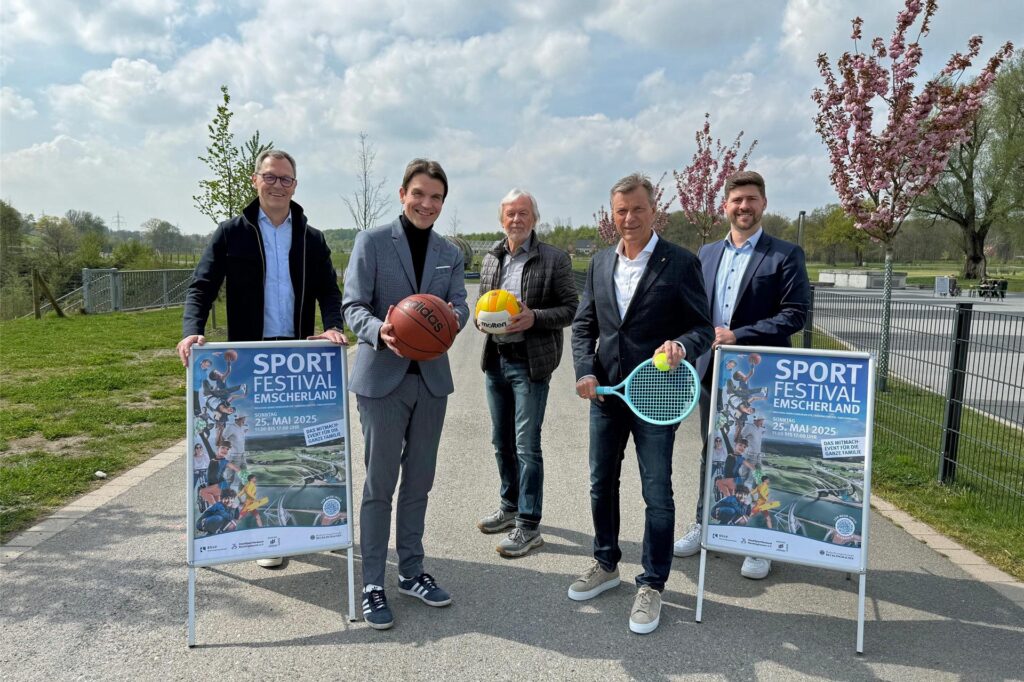 Sie laden ein zum Sportfestival Emscherland am 25. Mai (v.li.): Jochen Sandkühler (Sachgebietsleiter Sport), Prof. Dr. Uli Paetzel (Vorstandsvorsitzender Emschergenossenschaft), Lothar Gralyk (StadtSportVerband Recklinghausen), Bürgermeister Christoph Tesche und Stefan Kunz (Abteilungsleiter Sport/Bäder). Sie laden ein zum Sportfestival Emscherland am 25. Mai (v.li.): Jochen Sandkühler (Sachgebietsleiter Sport), Prof. Dr. Uli Paetzel (Vorstandsvorsitzender Emschergenossenschaft), Lothar Gralyk (StadtSportVerband Recklinghausen), Bürgermeister Christoph Tesche und Stefan Kunz (Abteilungsleiter Sport/Bäder).