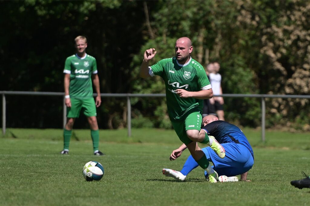 Patrick Grüner traf viermal für GW Erkenschwick II gegen die Spvgg. Recklinghausen 95/08. Patrick Grüner traf viermal für GW Erkenschwick II gegen die Spvgg. Recklinghausen 95/08.