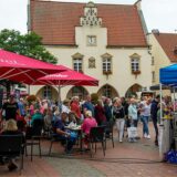 Menschen auf dem Halterner Marktplatz