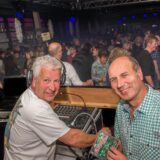 Die DJs Sepp (Dieter Gerschner, r.) und Dölfi (Wolfgang Dietel)