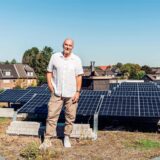 Dirk Wiese hat sein Dach begrünt und auch eine Photovoltaik-Anlage darauf installiert.