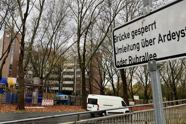 Ein Umleitungsschild der B1 in Dortmund.