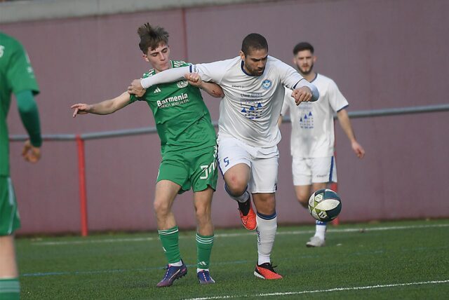 FC Castrop-Rauxel (weiß) trifft am Sonntag auf Tabellenführer FC Altenbochum