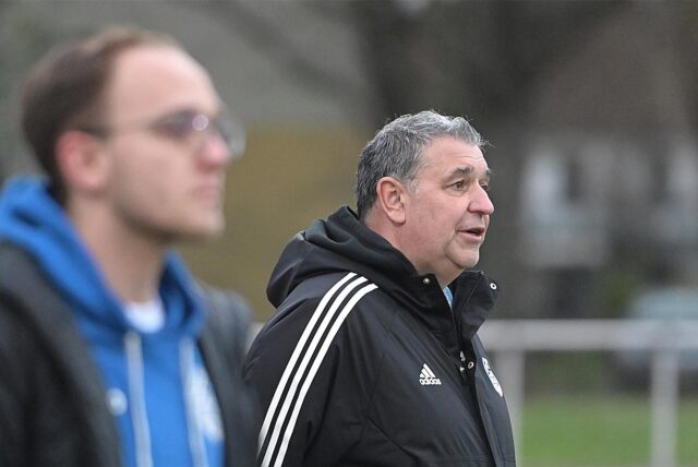 Sah eine überraschend deutliche Heimniederlage der U19 des VfB Waltrop: Trainer Martin Backwinkler.