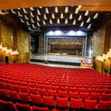 Blick auf den Saal und die große Bühne im Ruhrfestspielhaus Recklinghausen.
