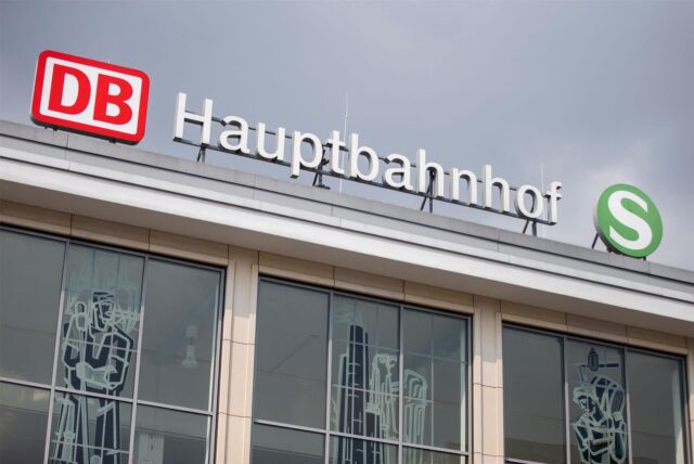 Ein Ausschnitt der Fassade des Dortmunder Hauptbahnhofs.