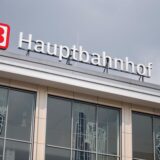 Ein Ausschnitt der Fassade des Dortmunder Hauptbahnhofs.