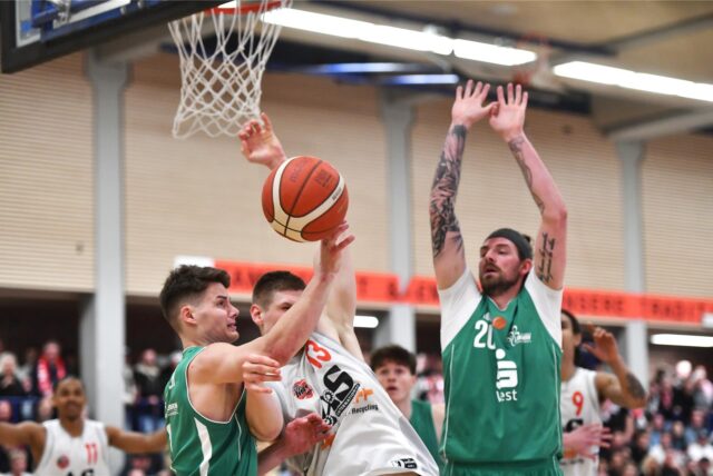 Basketball, Play-off-Halbfinale 2. Spiel Gesamtschulhalle Wulfen 25. April 2025. BSV Münsterland Baskets Wulfen – Hertener Löwen 76:86 David Ewald, Nils Peters