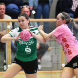 Handball, 3. Liga Mitte 26. April 2025, Halle Nord. PSV Recklinghausen – SC Markranstädt40:31. Lina Treese setzt sich auf Außen durch.
