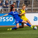 Die Spielerinnen von Borussia Dortmund jubeln ausgelassen.