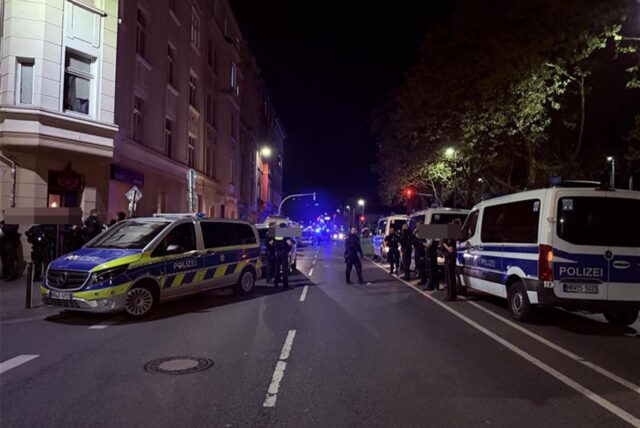 Polizeieinsatz vor dem Café Nordpol in Dortmund.