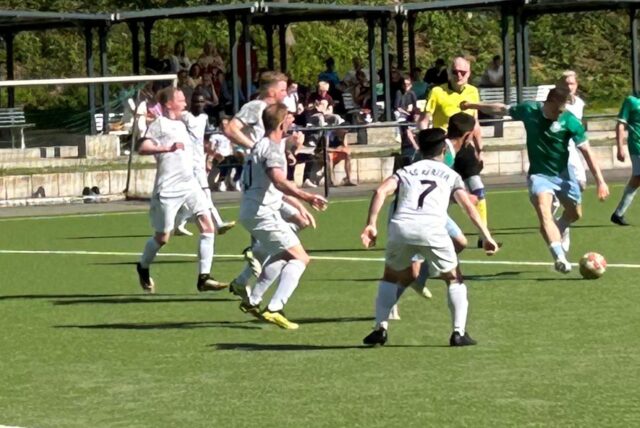 Louis Quante erzielt das Tor zum 2:0 gegen den SC Herten.