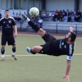 Das schönste Tor des Derbys: Sezer Ciloglu trifft mit einem Seitfallzieher artistisch zum 1:0 für Fener beim FC Marl II.