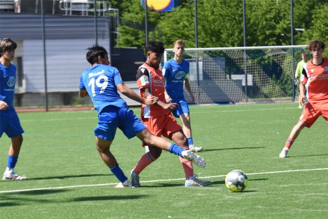 Viele Fotos von den Spielen der U19 und U17 des VfB Waltrop in unserer Galerie zum Durchklicken.