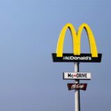 Symbolbild zeigt Werbepylone einer McDonald’s-Filiale.