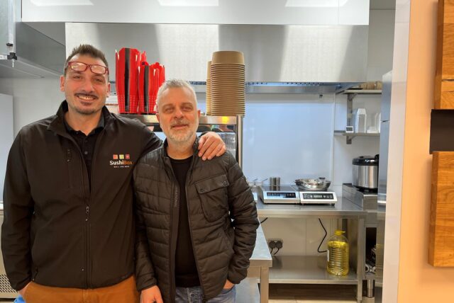 Geschäftsführer von Sushi-Box in der Küche in Dorsten