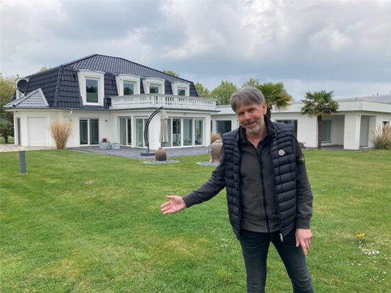 An der Rostocker Straße hat Malermeister Jürgen Knebel ein absolutes Traumhaus im Angebot.