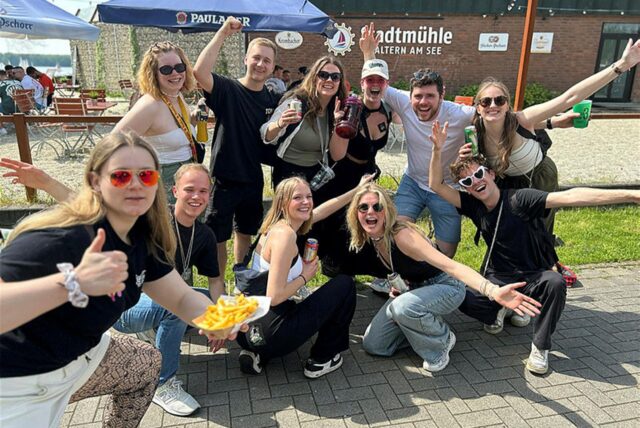 Junge Halterner posen auf einem Bild