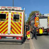 Ein Rettungswagen und ein Feuerwehrfahrzeug stehen an der Westerholter Straße.