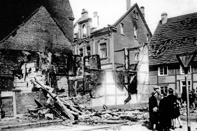 Historische Aufnahme zeigt die Kriegszerstörungen in Waltrop.
