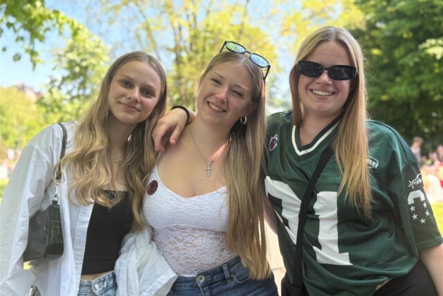 Mädchen am 1. Mai im Bürgerpark Maria Lindenhof in Dorsten