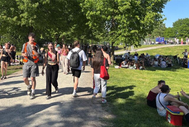Vier Männer im Westuferpark in Haltern