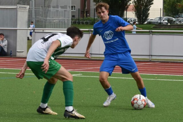 Luis Schäfer am Ball.